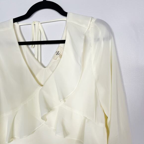 New Entro Medium M Cream Win You Over Blouse Top Ruffle VNeck Short Sleeve - Picture 3 of 8